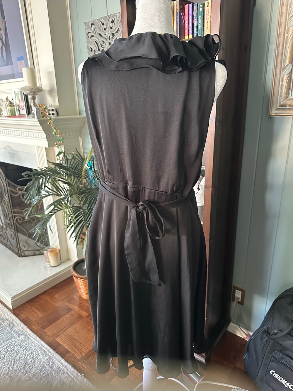 Aryn K Black Ruffle V-Neck Dress - Picture 2 of 4